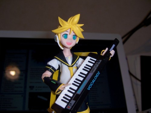 Picture 13 in [Kagamine Rin and Len Figmas]