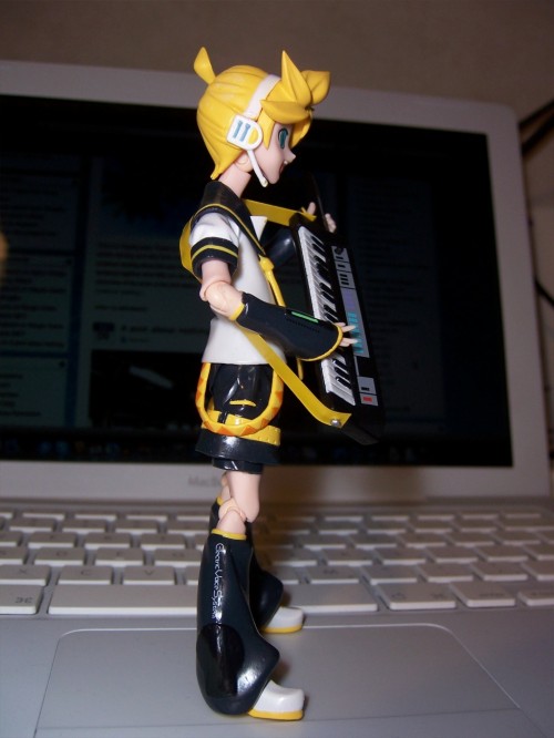 Picture 14 in [Kagamine Rin and Len Figmas]