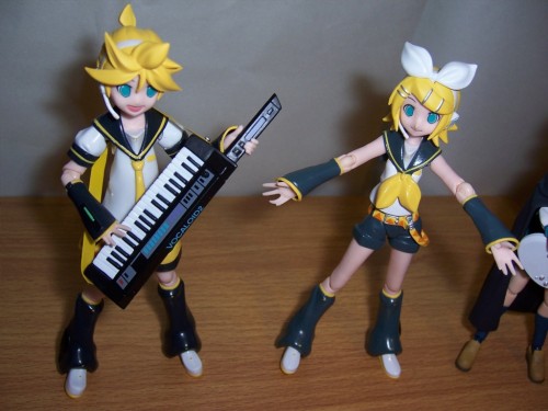 Picture 16 in [Kagamine Rin and Len Figmas]